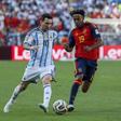 Lionel Messi e Lamine Yamal na final do Mundial conquistado pela Espanha - Foto: Imago