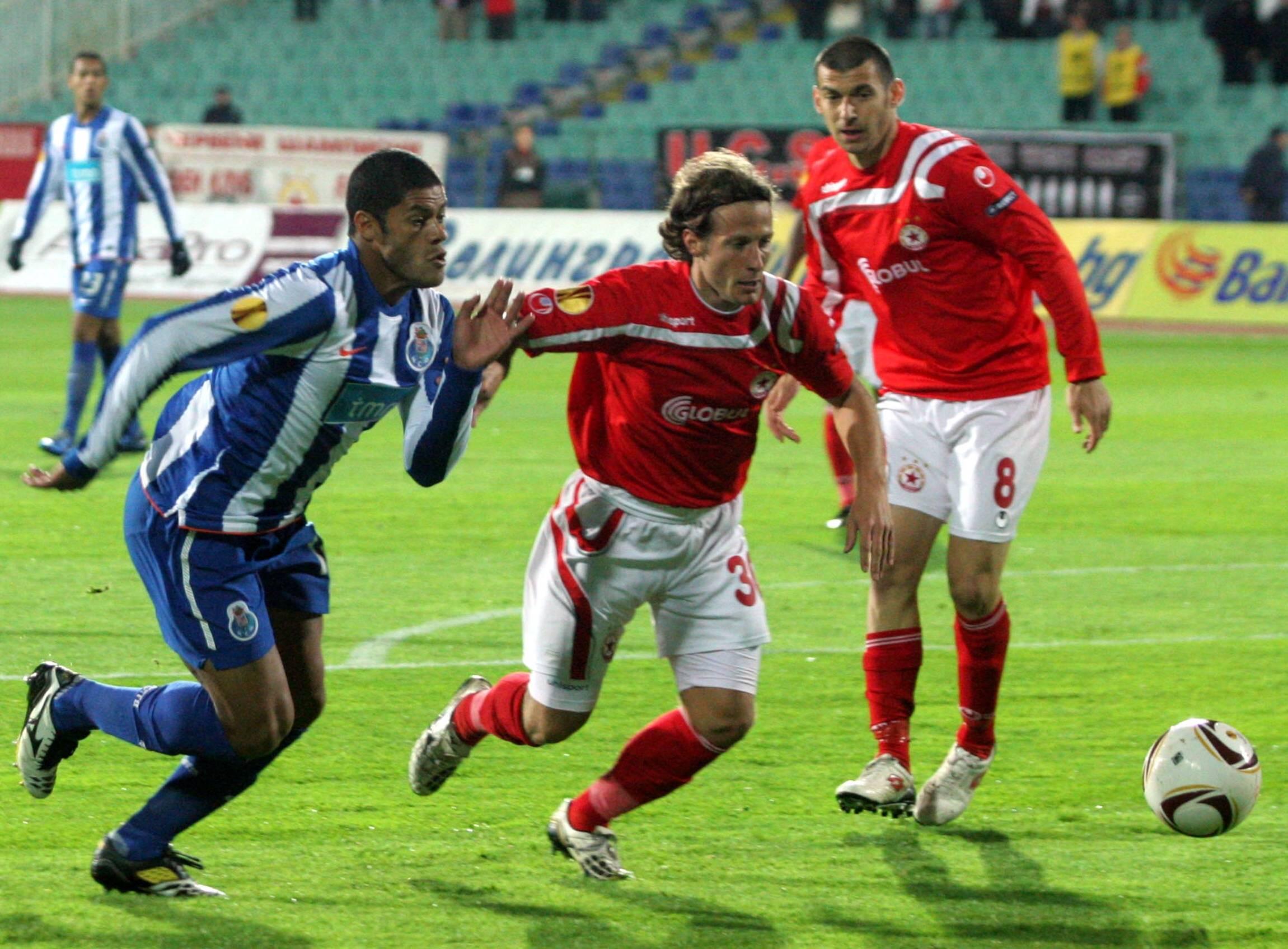 FC Porto (2010/11) - três vitórias no arranque da fase de grupos da UEFA Europa League: Rapid Viena, CSKA Sofia e Besiktas. Venceu a prova ao derrotar o SC Braga na final