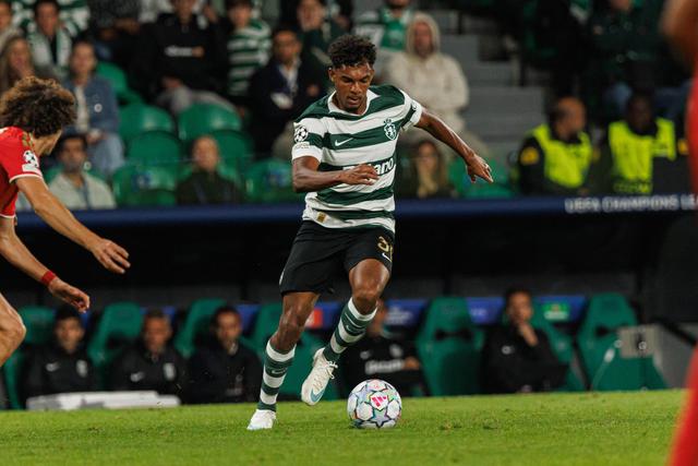 'Revolução' à direita no Sporting: Luís Guilherme ganha vantagem a Geny