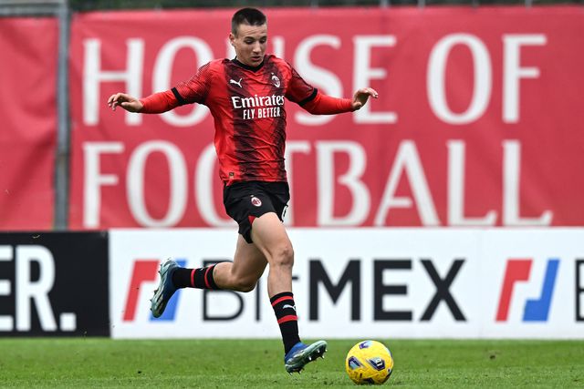 Com apenas 15 anos, Camarda pode ser o mais novo de sempre a jogar na Serie A