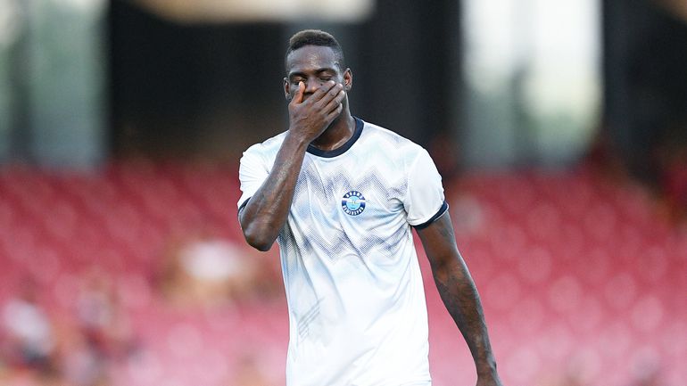 VÍDEO: Balotelli 'apanhado' bêbedo e a cambalear na rua
