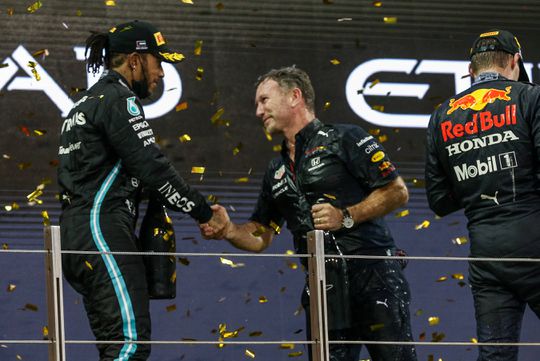 Hamilton desmente Horner sobre ida para Red Bull