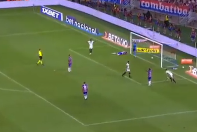 VÍDEO: autogolo caricato de defesa do Fortaleza frente ao Botafogo