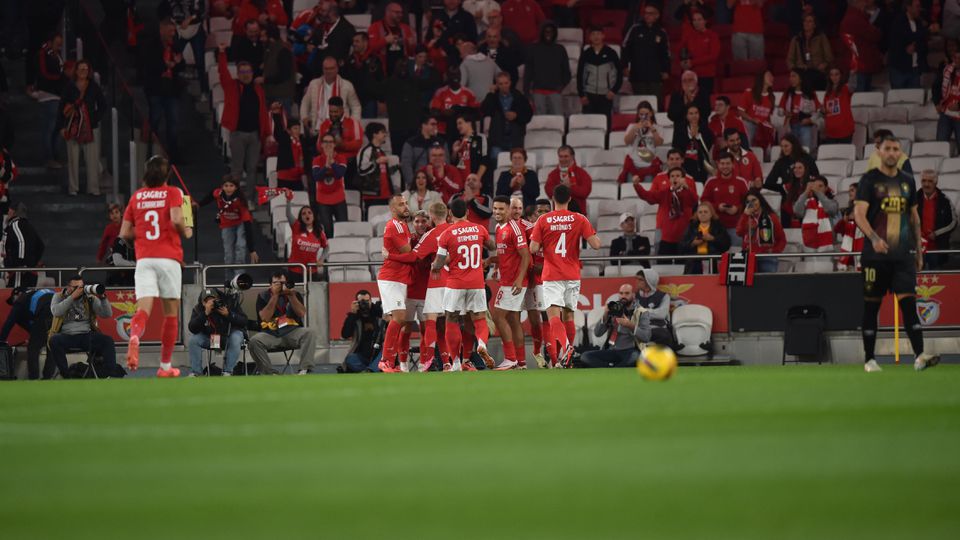 VÍDEO: Di María coloca o Benfica a vencer na Luz