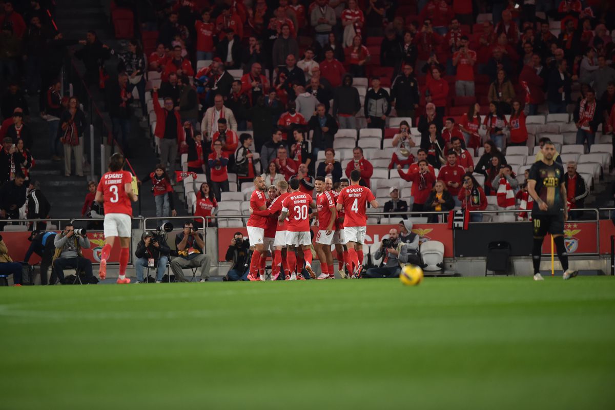 VÍDEO: Di María coloca o Benfica a vencer na Luz