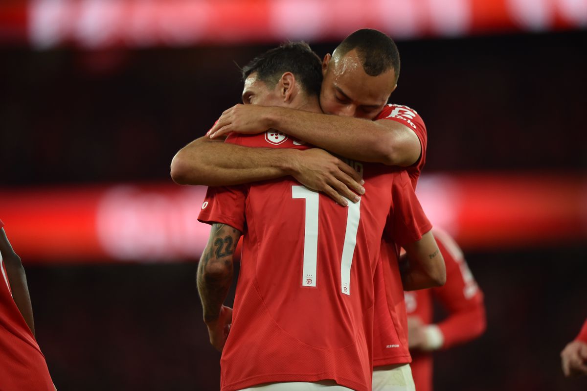 Benfica-E. Amadora, 7-0 Na bicicleta de Di María até Arthur Cabral fica em forma (crónica)