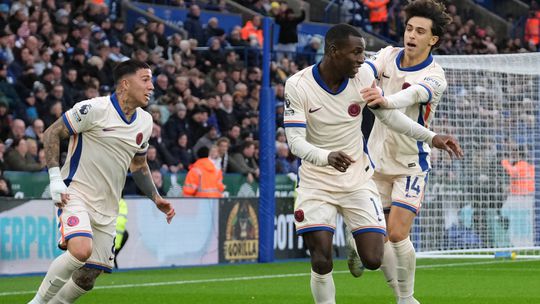 Chelsea vence Leicester com João Félix no onze