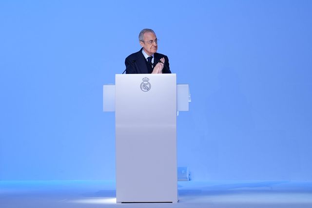 Florentino Pérez durante discurso na AG do Real Madrid