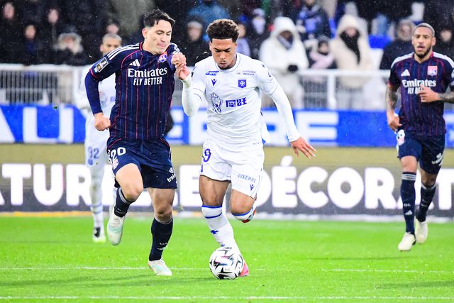 Danny Namaso titular no Auxerre-Lyon