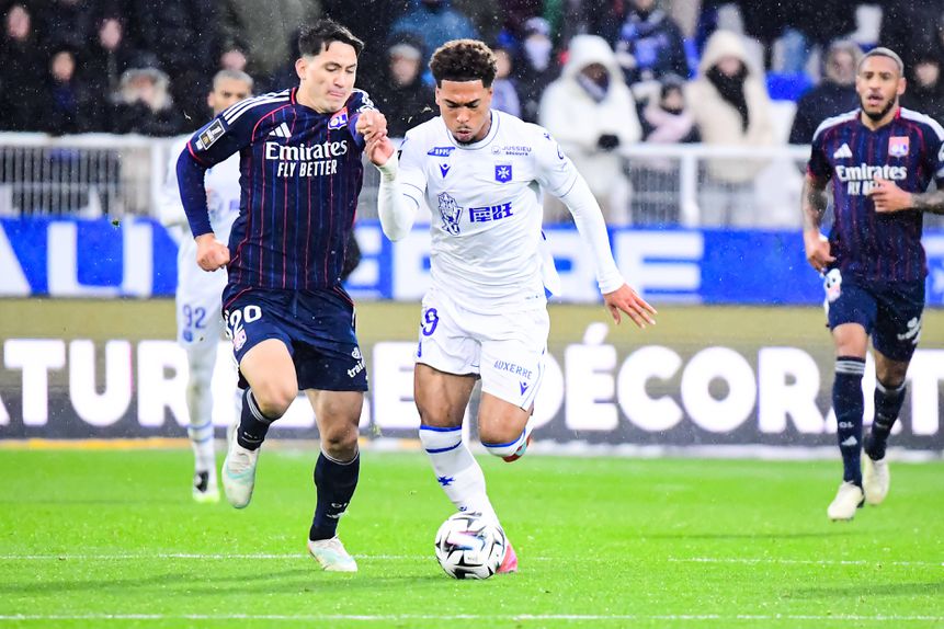 Danny Namaso titular no Auxerre-Lyon