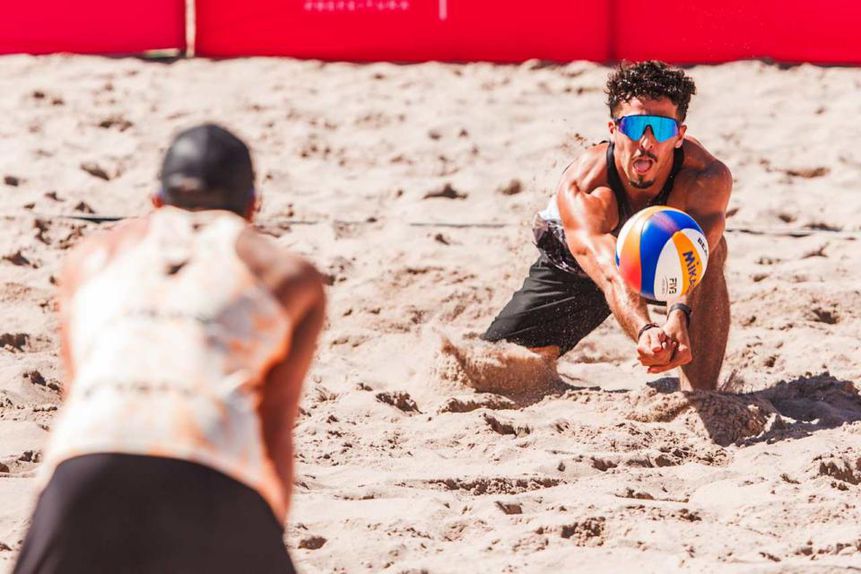 A dupla portuguesa de voleibol de praia Hugo Pedrosa e João Campos vai começar a época no Brasil. Foto CEV