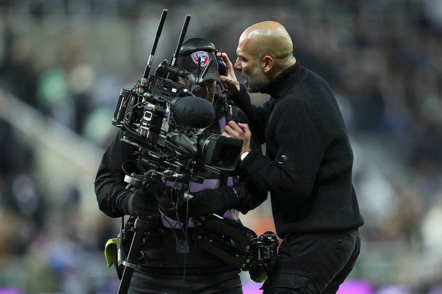 Guardiola com palavras duras para o operador de imagem no Newcastle-Manchester City - Foto: Imago