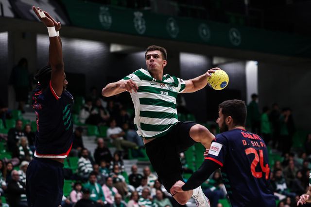 Kiko Costa remata à baliza no jogo entre o Sporting e o Marítimo - Foto: Sporting