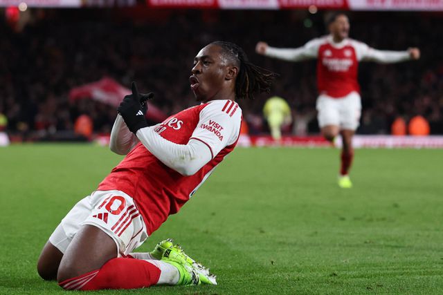 Arsenal domina no dérbi e goleia Tottenham