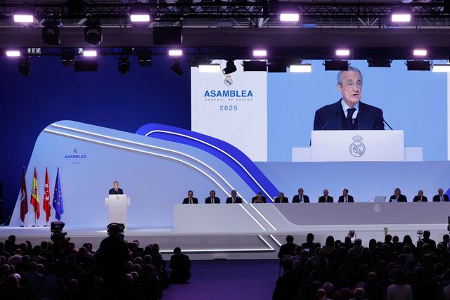 Florentino Pérez, presidente do Real Madrid, discursa na Assembleia Geral