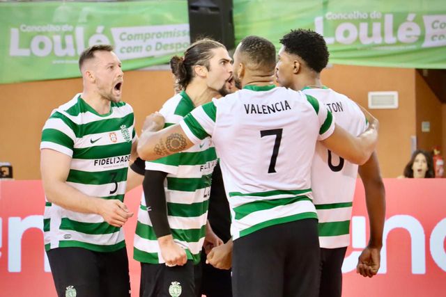 A equipa de voleibol do Sporting 2025-26. Foto Sporting