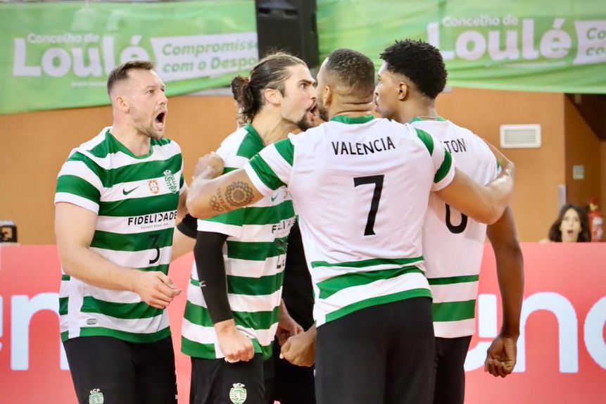 A equipa de voleibol do Sporting 2025-26. Foto Sporting
