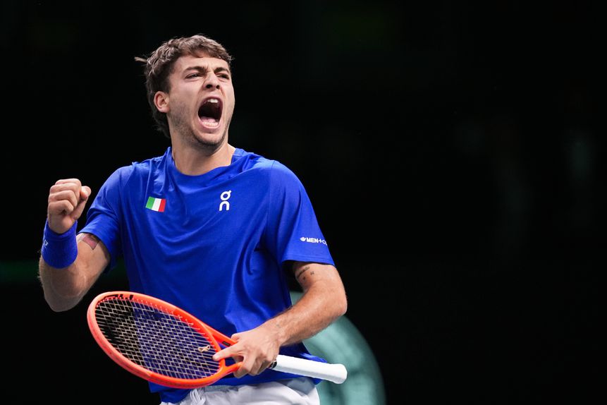 Flavio Cobolli, tenista italiano, após vencer a Taça Davis 2025