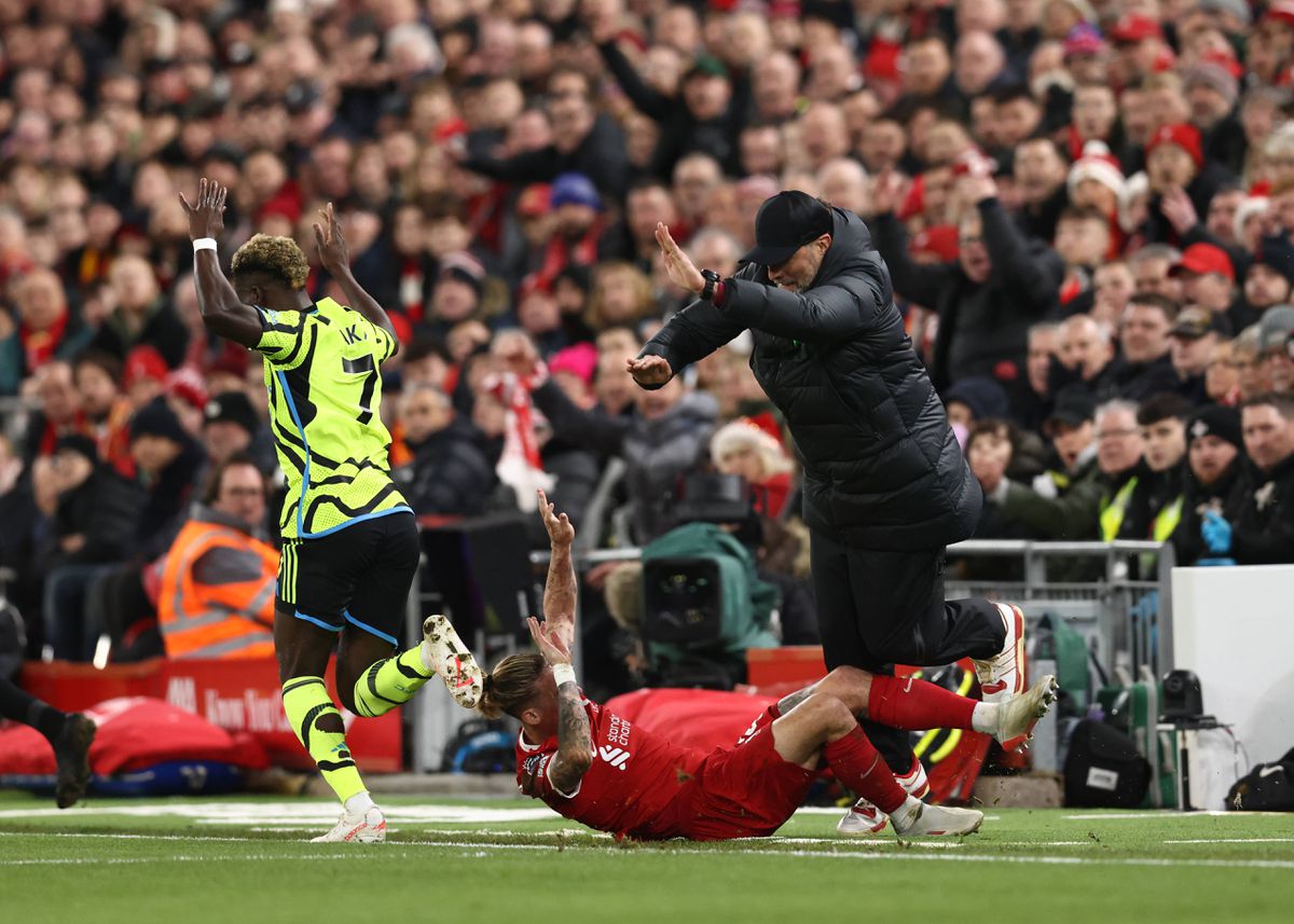 Liverpool Left-back Kostas Tsimikas Suffers Serious Collarbone Injury – Expected Long Absence