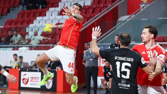 Petar no sapatinho e outros embrulhos no andebol do Benfica