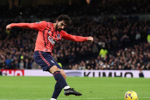 O excelente golo de André Gomes no 1.º jogo na Premier League (vídeo)