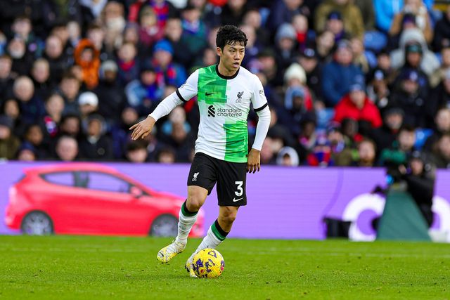 Caricato: médio do Liverpool explica porque usa protetor bucal nos jogos