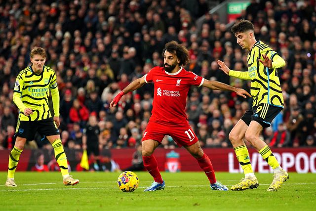 Arsenal empata com o Liverpool e passa o Natal no 1.º lugar