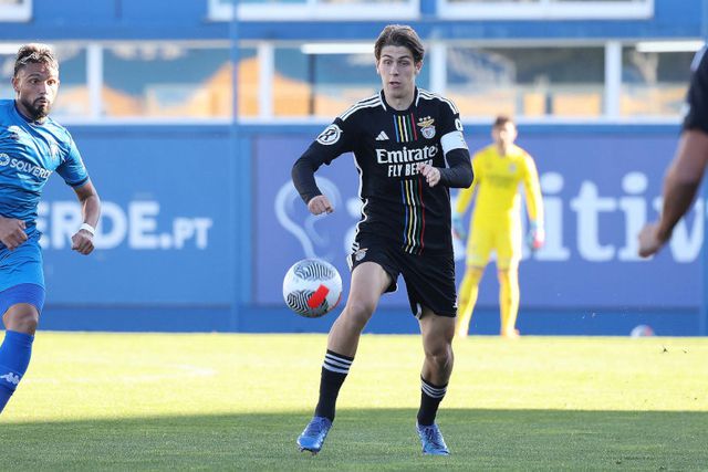 Liga Revelação: Benfica anula três situações de desvantagem no Estoril e garante apuramento