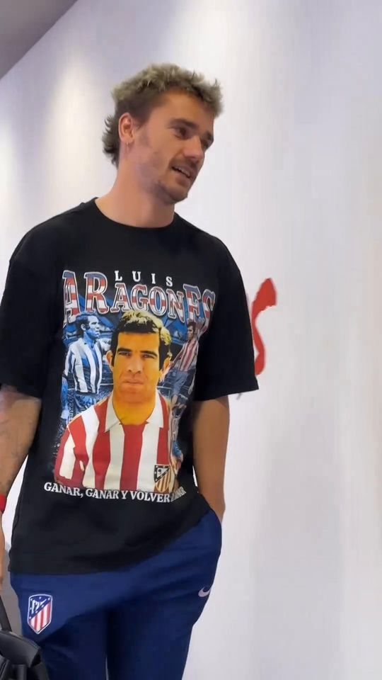 Griezmann está quase a passar Aragonés em golos e chegou ao estádio vestido assim