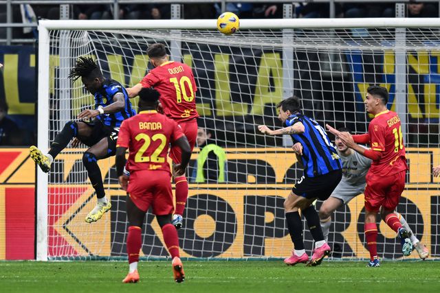 Inter mete a quarta seguida com golos de Bisseck e Barella