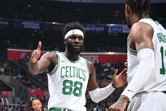 Neemias acumulou mais minutos pelos Celtics no final do ano