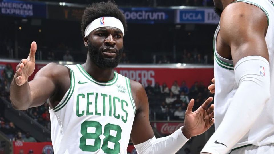 Neemias tem minutos na vitória dos Celtics sobre os Heat