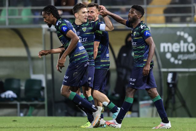 Destaques do Tondela: Ricardo de mão cheia e Hélder Tavares de bicicleta