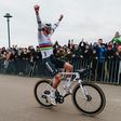 Van der Poel volta a dominar Van Aert e Pidcock