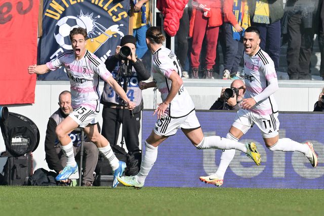 Pérola turca faz história no regresso da Juventus às vitórias (veja os golos)