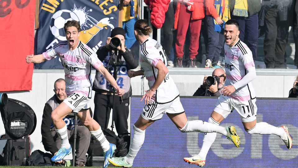 Pérola turca faz história no regresso da Juventus às vitórias (veja os golos)