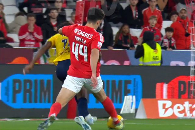 VÍDEO: penálti para o Estoril revertido no VAR