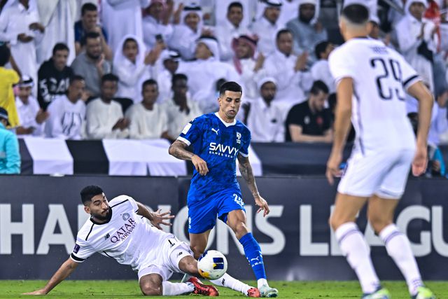 Avançam catalães: Cancelo gostava de voltar ao Barcelona, mas Deco tem outras ideias