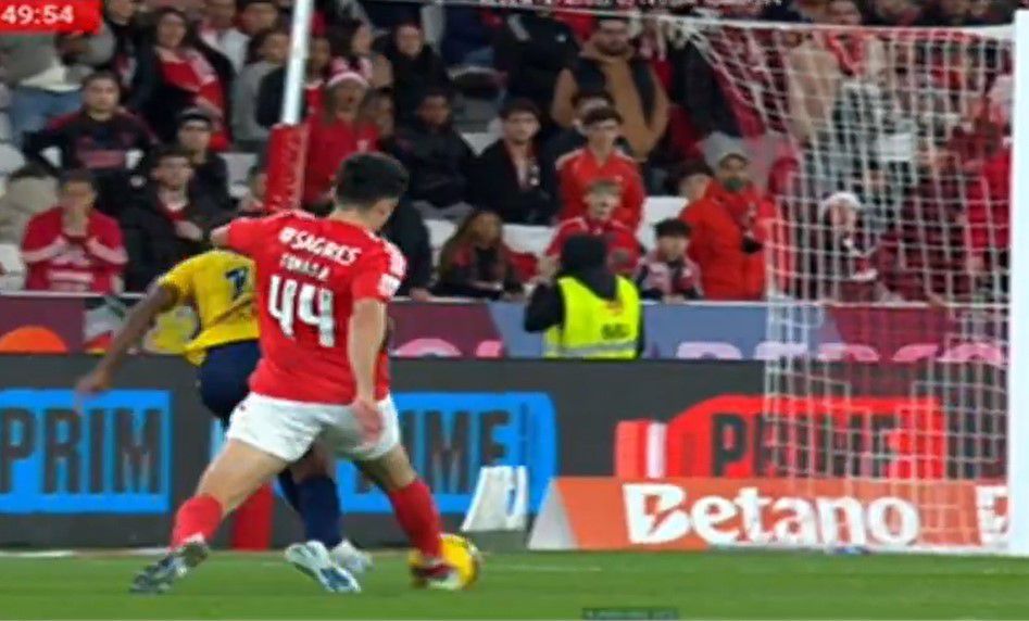 VÍDEO: penálti para o Estoril revertido no VAR