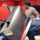 Ferrari oferece a Sainz prenda de Natal milionária na despedida (vídeo)