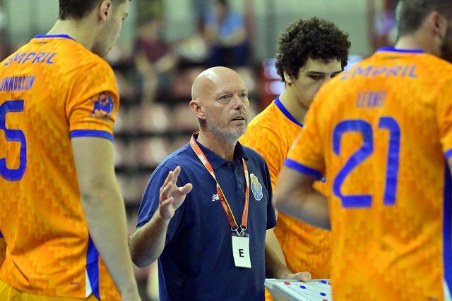 FC Porto vence Avanca e lidera no fecho da fase regular do campeonato de andebol