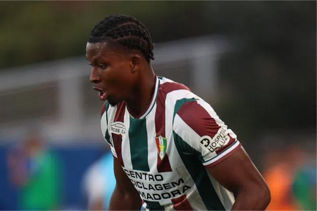 A possível transferência de Sidny Cabral para o Benfica irá determinar muita da ação do Estrela da Amadora no mercado de janeiro. Foto: IMAGO