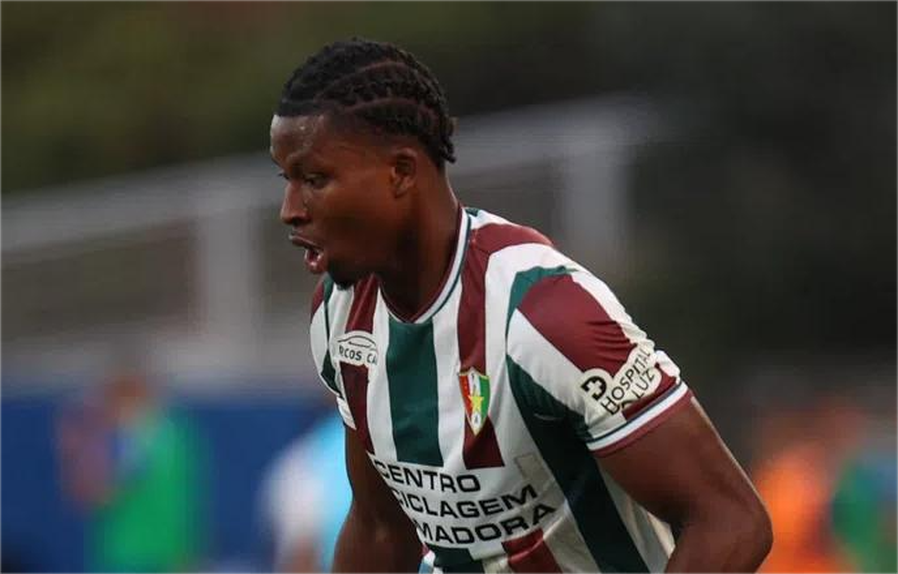 A possível transferência de Sidny Cabral para o Benfica irá determinar muita da ação do Estrela da Amadora no mercado de janeiro. Foto: IMAGO