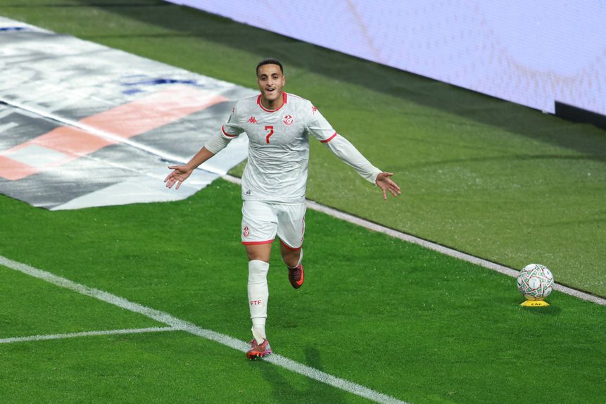 Elias Achouri, antigo jogador do Estoril, a bisar no Tunísia-Uganda