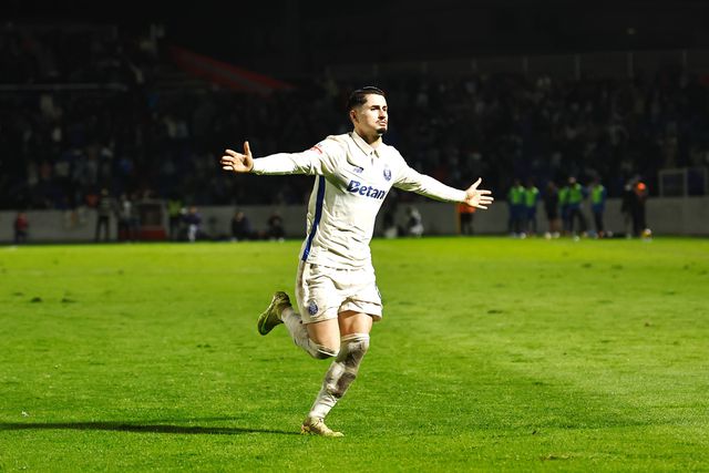Borja Sainz bisou frente ao Alverca — FOTO: IMAGO