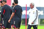 José Mourinho dirigiu treino esta manhã — Foto: Miguel Nunes