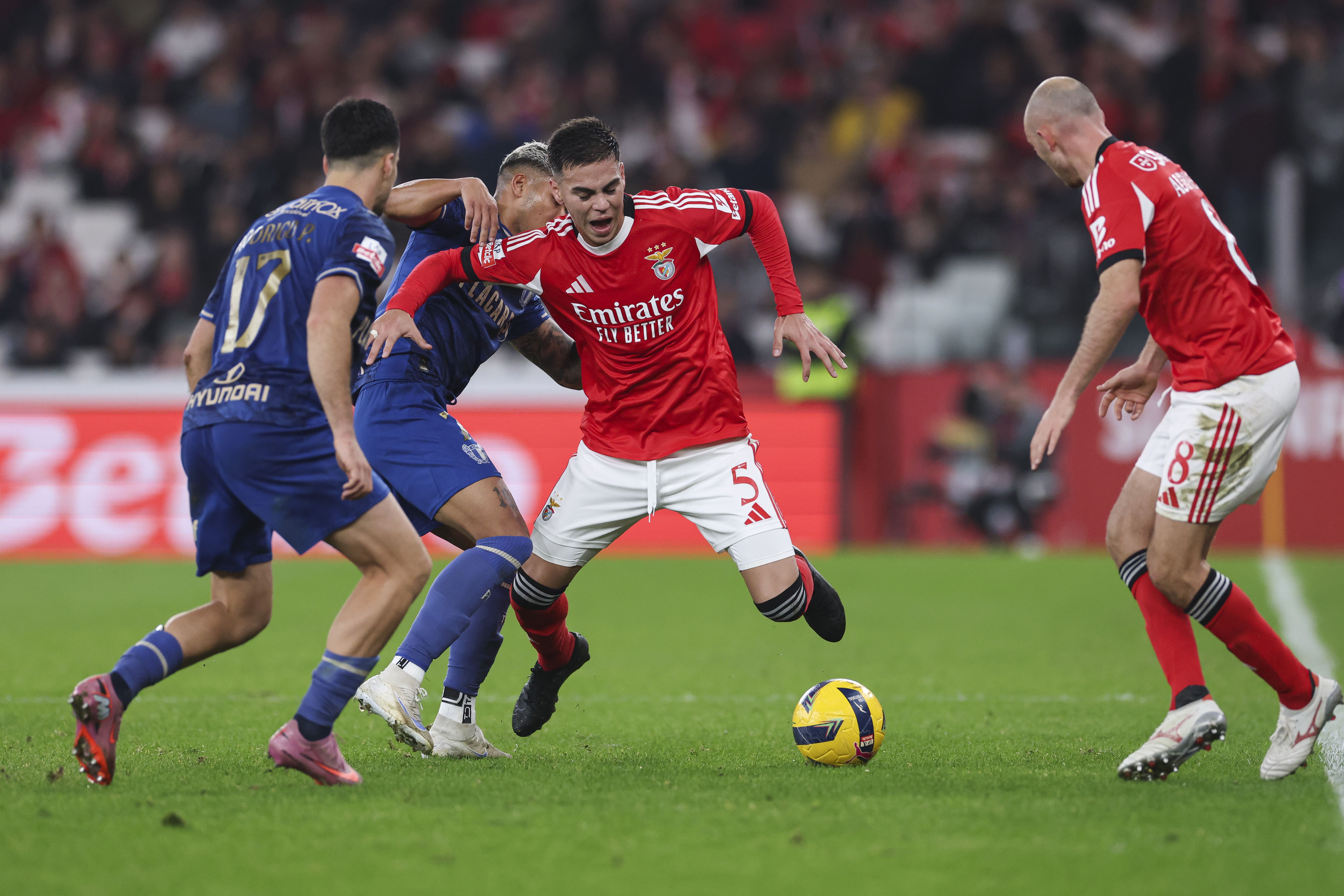 Benfica recebeu e bateu o Famalicão, por 1-0 - Foto: LUSA/JOSÉ SENA GOULÃO