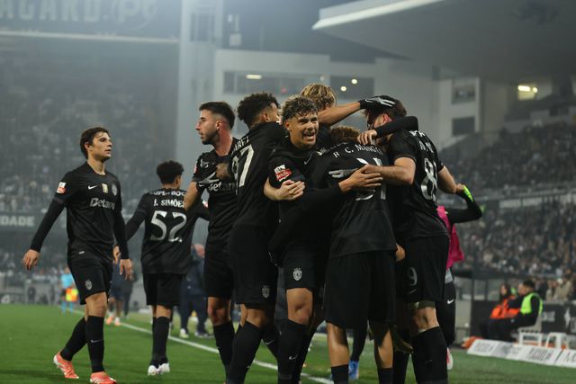 Sporting vence em Guimarães e mantém tudo na mesma