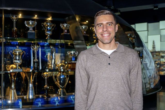 Bednarek visitou museu do FC Porto — FOTO: FC Porto