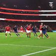 Benfica mostra novo ângulo do lance que valeu penálti sobre Otamendi